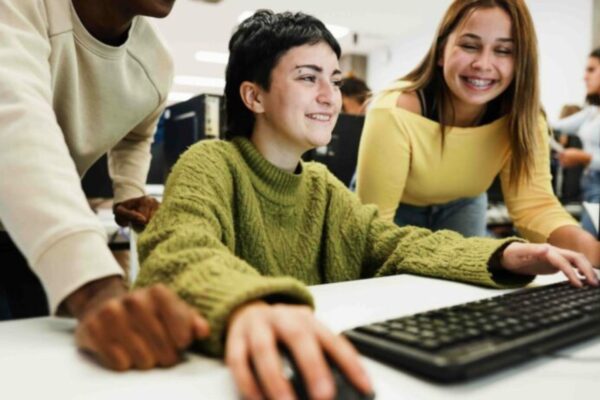 Online Education vs Traditional: What’s Better?